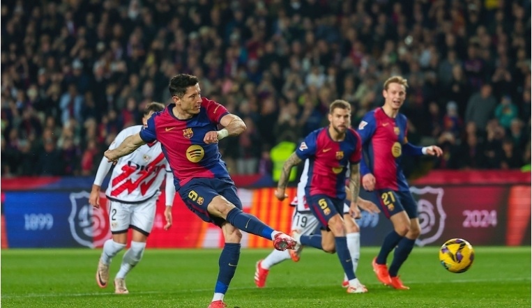 卡利亚里主帅：我在球员时代盯防过C罗，那真是令人激动（卡利亚里主帅回忆球员时期：曾盯防C罗，对决令人兴奋）