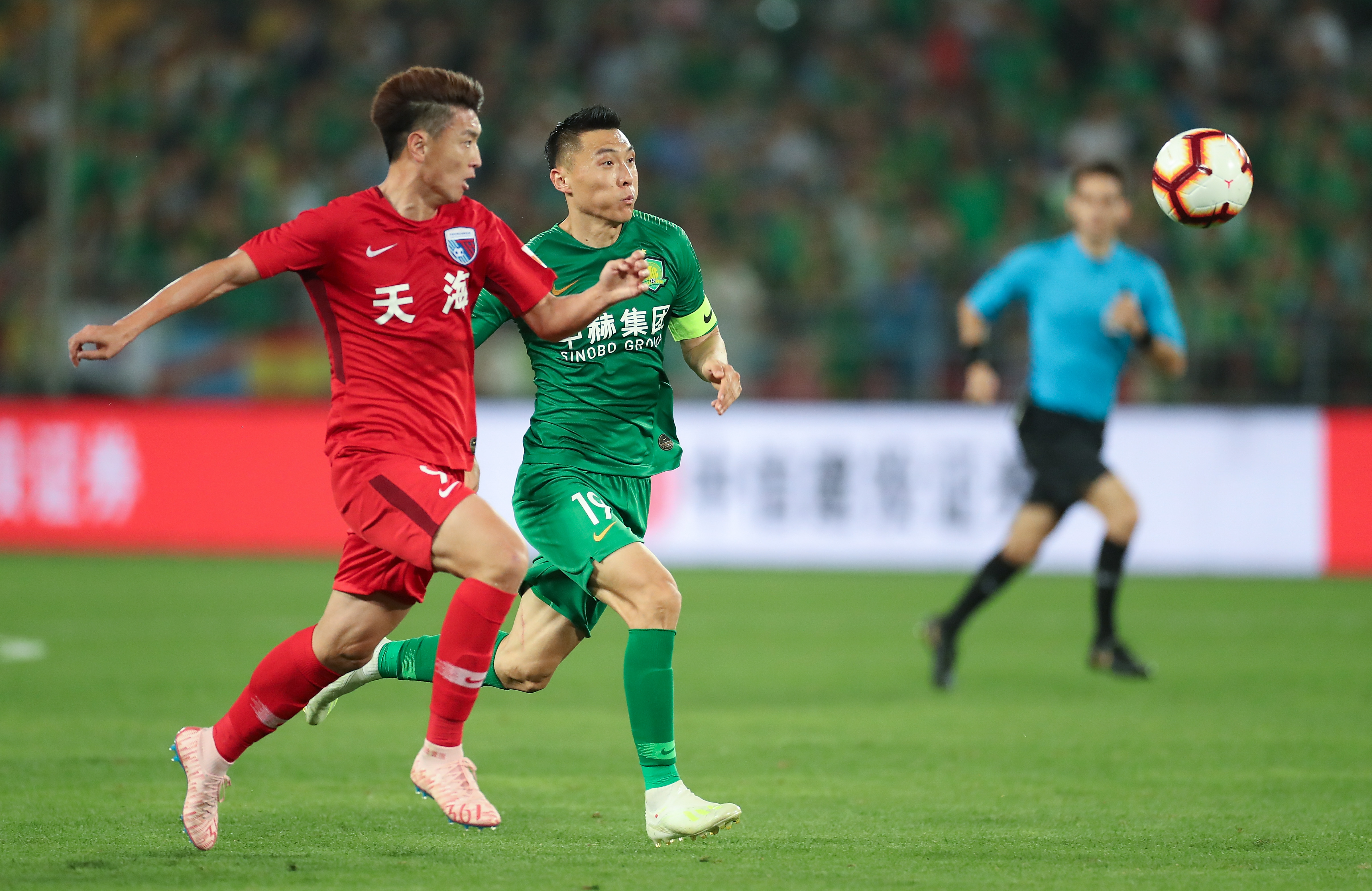 杜克兰特连续得分，全队士气高涨（杜克兰特火力全开，球队士气飙升）