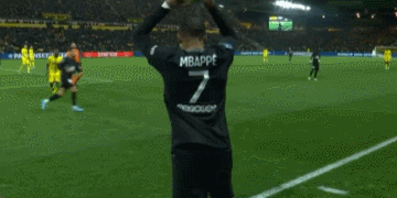 支持儿子，弗格森去看了其儿子达伦执教的彼得堡联的比赛（弗格森现身彼得堡联赛场，力挺执教的儿子达伦）